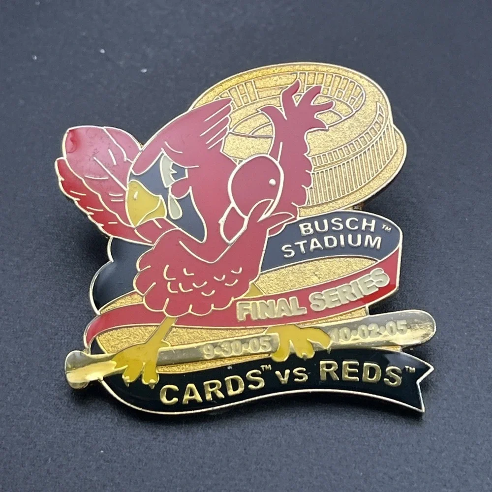 MLB Baseball St. Louis Cardinals Reds Final Series 2005 Lapel‎ Hat Pin